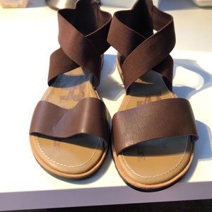 Sorel brown leather strap sandals size 9.5